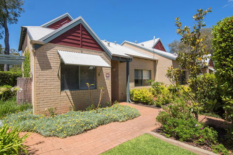 Bayshore Beachside Resort - Tourism Gold Coast 13
