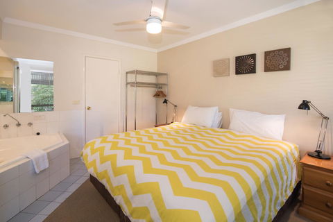 Bayshore Beachside Resort - Tourism Gold Coast 28