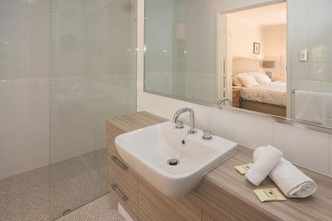 Bayshore Beachside Resort - Tourism Gold Coast 6