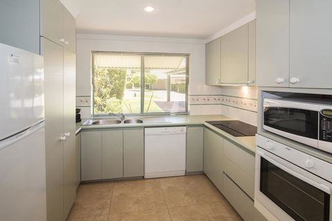 Bayshore Beachside Resort - Tourism Gold Coast 12