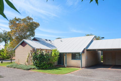 Bayshore Beachside Resort - Tourism Gold Coast 31