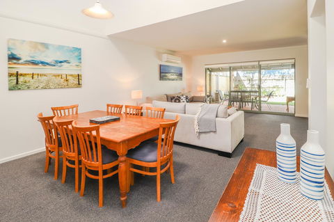Bayshore Beachside Resort - Tourism Gold Coast 40