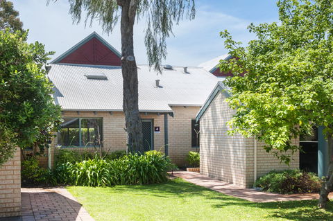 Bayshore Beachside Resort - Tourism Gold Coast 20