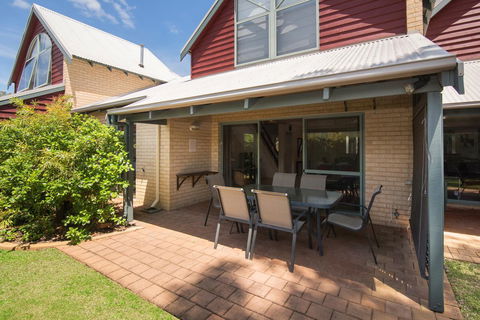 Bayshore Beachside Resort - Tourism Gold Coast 14