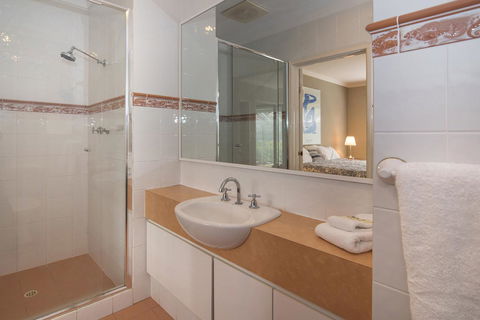 Bayshore Beachside Resort - Tourism Gold Coast 34