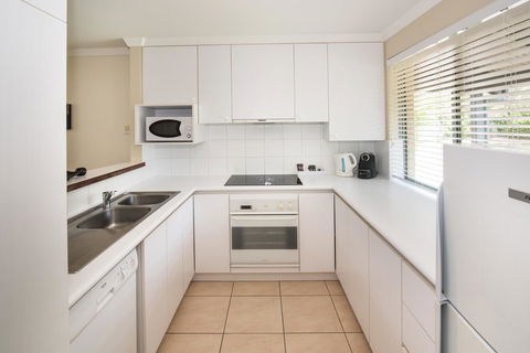 Bayshore Beachside Resort - Tourism Gold Coast 30
