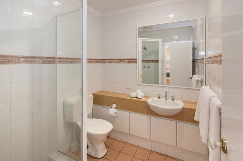 Bayshore Beachside Resort - Tourism Gold Coast 44
