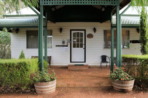 Treenbrook Cottages - Tourism Gold Coast 7