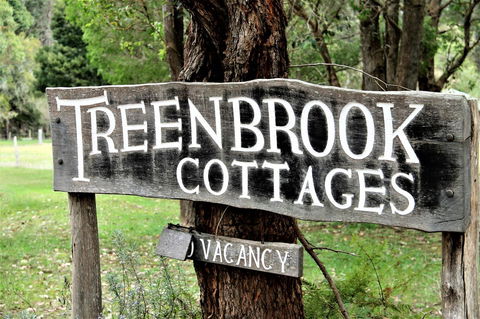 Treenbrook Cottages - Tourism Gold Coast 3