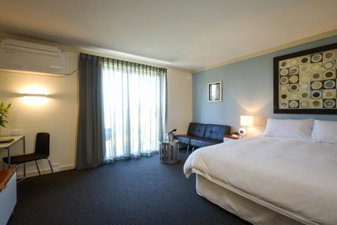 Sullivans Hotel - Tourism Gold Coast 18