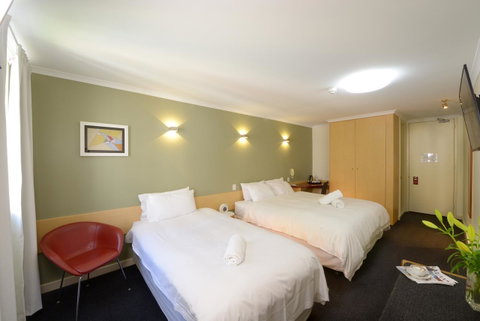 Sullivans Hotel - Tourism Gold Coast 11