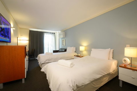 Sullivans Hotel - Tourism Gold Coast 16