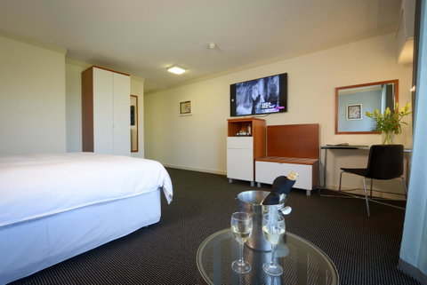 Sullivans Hotel - Tourism Gold Coast 17