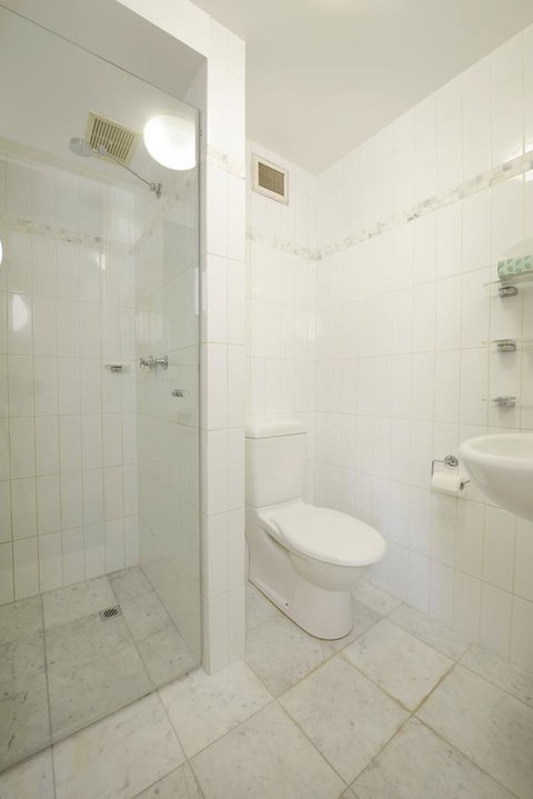 Sullivans Hotel - Tourism Gold Coast 9