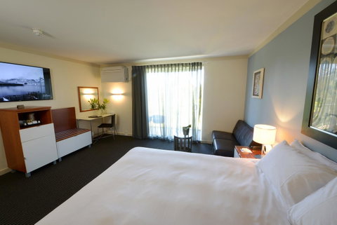 Sullivans Hotel - Tourism Gold Coast 1