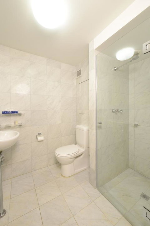 Sullivans Hotel - Tourism Gold Coast 2