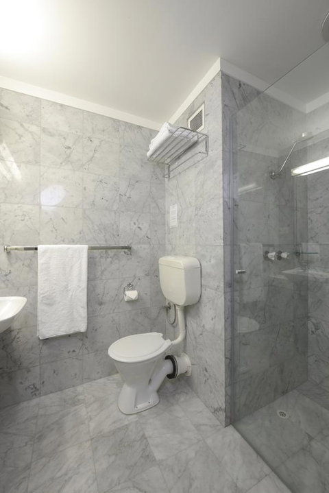 Sullivans Hotel - Tourism Gold Coast 10