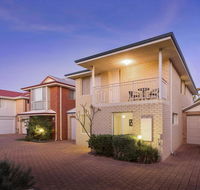 Cooper Street - Tourism Gold Coast