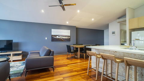 Central Avenue Apartments - Tourism Gold Coast 6
