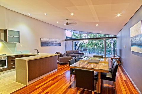 Central Avenue Apartments - Tourism Gold Coast 1