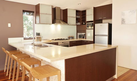 Central Avenue Apartments - Tourism Gold Coast 7