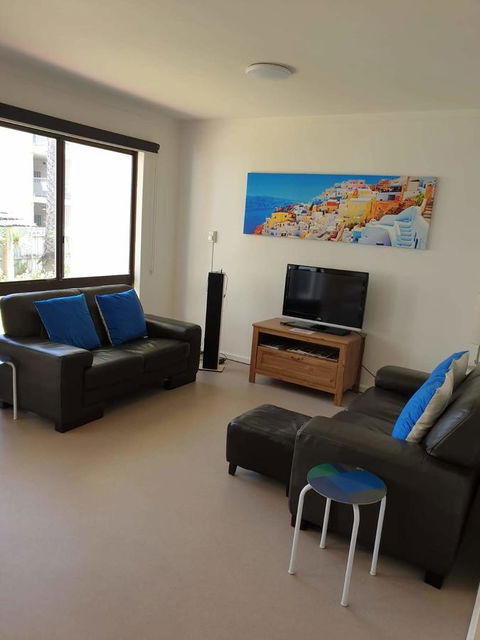 West Beach Lagoon 206 - Sleeps Three! Value!!! - Tourism Gold Coast 5