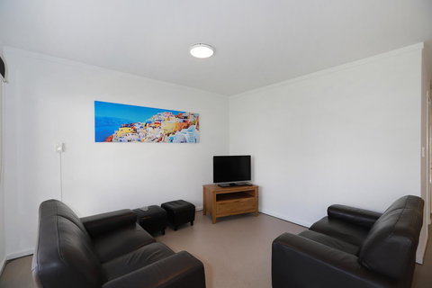 West Beach Lagoon 206 - Sleeps Three! Value!!! - Tourism Gold Coast 7