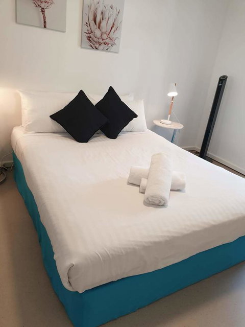 West Beach Lagoon 206 - Sleeps Three! Value!!! - Tourism Gold Coast 3