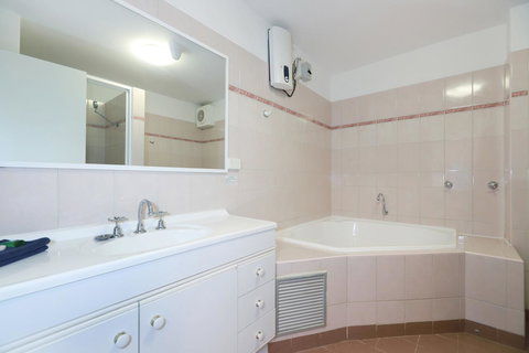 West Beach Lagoon 206 - Sleeps Three! Value!!! - Tourism Gold Coast 10