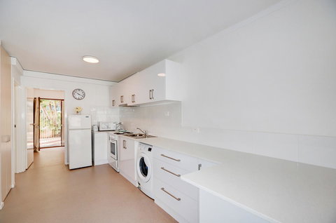 West Beach Lagoon 206 - Sleeps Three! Value!!! - Tourism Gold Coast 11