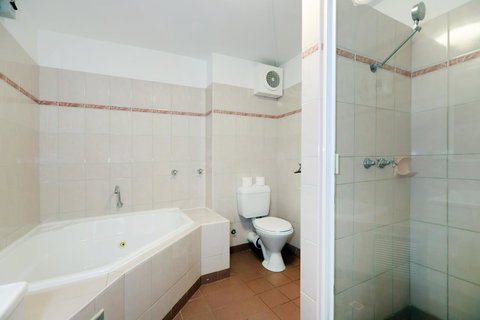 West Beach Lagoon 206 - Sleeps Three! Value!!! - Tourism Gold Coast 8