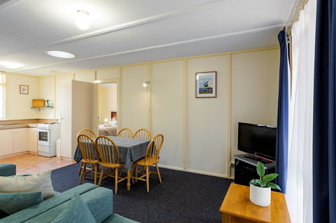 Park Avenue Holiday Units - Tourism Gold Coast 8