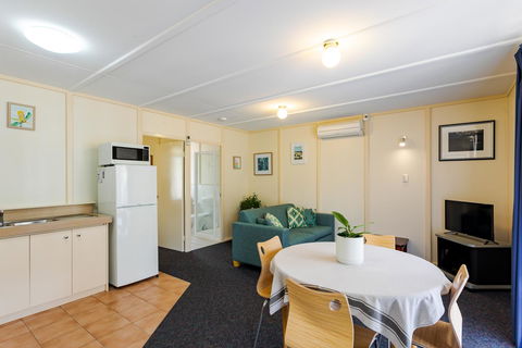 Park Avenue Holiday Units - Tourism Gold Coast 16
