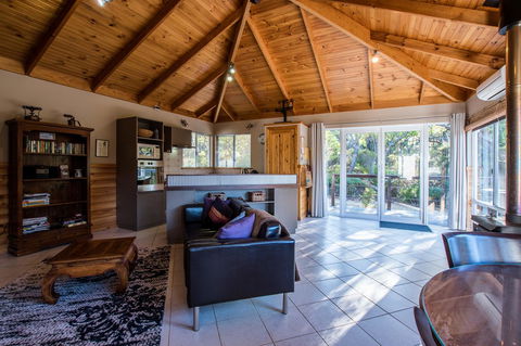 Cape Howe Cottages - Tourism Gold Coast 13