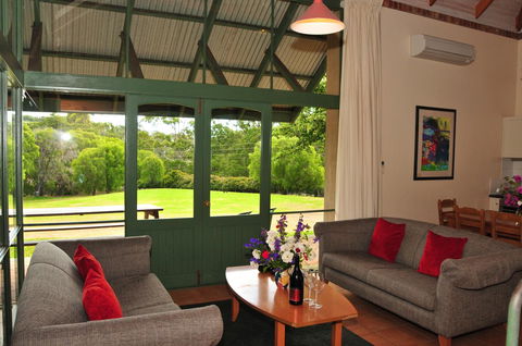 Waterfall Cottages - Tourism Gold Coast 13