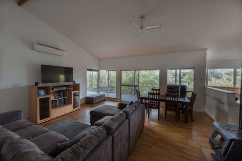 Peppy Beach Ocean Views - Tourism Gold Coast 4
