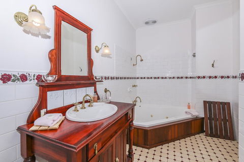 Rosebridge House Bed & Breakfast Adult Retreat - Tourism Gold Coast 10