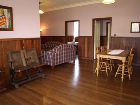 Pemberton Old Picture Theatre Holiday Apartments - Tourism Gold Coast 30