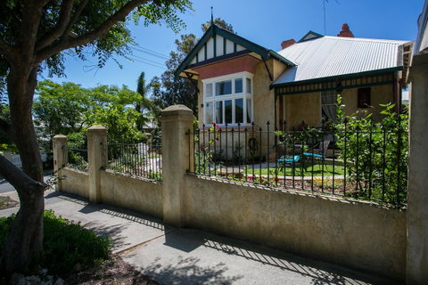 Danum House - Tourism Gold Coast 0
