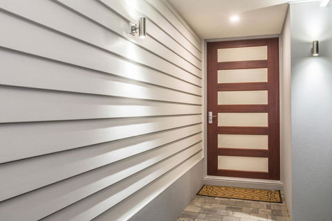 15 Cabot Close - Tourism Gold Coast 1