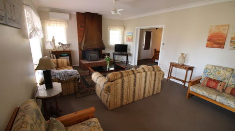 Daisy Cottage - Tourism Gold Coast 12