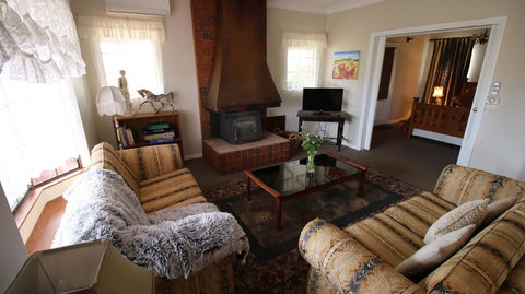 Daisy Cottage - Tourism Gold Coast 24