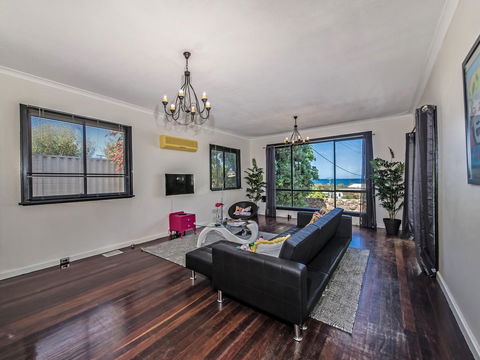 Panoramique Holiday Home With A View - Tourism Gold Coast 4