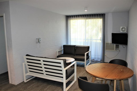 Atrium Hotel Mandurah - Gold Coast 4