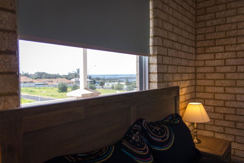 Baywatch Retreat Augusta - Tourism Gold Coast 16