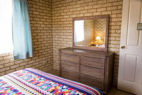 Baywatch Retreat Augusta - Tourism Gold Coast 35