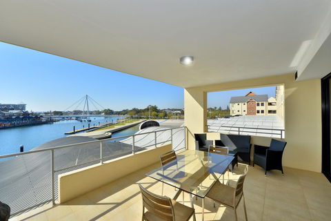 Dolphin Quay Apartments - Tourism Gold Coast 9