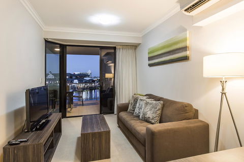 Dolphin Quay Apartments - Tourism Gold Coast 20
