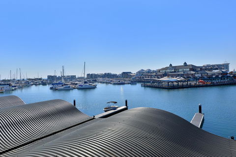 Dolphin Quay Apartments - Tourism Gold Coast 6