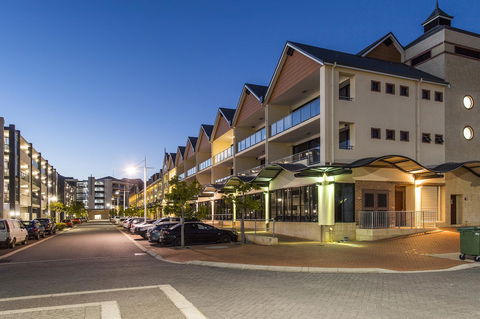 Dolphin Quay Apartments - Tourism Gold Coast 18